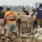 Tim Ekspedisi Patriot Unhas Tinjau Jalan untuk Dukung Produktivitas Warga Mahalona Luwu Timur FOTO: Tim Ekspedisi Patriot (TEP) Kawasan Transmigrasi Mahalona bersama Dinas Transmigrasi Kabupaten Luwu Timur meninjau proyek peningkatan jalan penghubung Satuan Permukiman 3 (SP3) dan Satuan Permukiman 1 (SP1) di Kawasan Transmigrasi Mahalona, Luwu Timur.