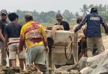 Tim Ekspedisi Patriot Unhas Tinjau Jalan untuk Dukung Produktivitas Warga Mahalona Luwu Timur FOTO: Tim Ekspedisi Patriot (TEP) Kawasan Transmigrasi Mahalona bersama Dinas Transmigrasi Kabupaten Luwu Timur meninjau proyek peningkatan jalan penghubung Satuan Permukiman 3 (SP3) dan Satuan Permukiman 1 (SP1) di Kawasan Transmigrasi Mahalona, Luwu Timur.