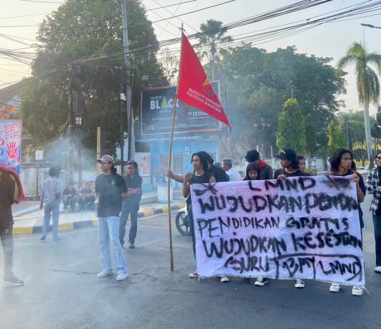Peringati Hari Sumpah Pemuda, LMND Politeknik Dewantara Gelar Aksi, Bawa Tiga Tuntutan Pendidikan FOTO: LMND Politeknik Dewantara saat menggelar aksi demonstrasi pada momentum Hari Sumpah Pemuda di Kota Palopo, Sulawesi Selatan. Rabu (28/10/2026)