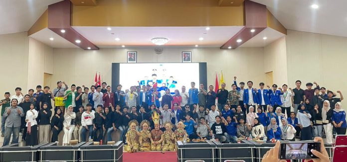 FOTO: Ridwan resmi dilantik sebagai Ketua PC PMII Kota Makassar masa khidmat 2026–2027, menggantikan Hariandi yang menyelesaikan masa kepemimpinannya pada periode sebelumnya. FOTO: Ridwan resmi dilantik sebagai Ketua PC PMII Kota Makassar masa khidmat 2026–2027, menggantikan Hariandi yang menyelesaikan masa kepemimpinannya pada periode sebelumnya.