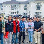 GMNI Makassar Gelar Aksi di Balaikota, Soroti Darurat Kriminalitas Anak dan Abainya Wali Kota FOTO: Wakil Kesbangpol Kota Makassar saat menerima tuntutan DPC GMNI Makassar. Rabu (28/10/2026)