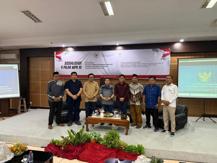 Ket Foto: Anggota DPR RI Fraksi Partai Demokrat, Andi Muzakkir Aqil, bersama anggota DPR RI Fraksi Partai Keadilan Sejahtera (PKS), Ismail Bachtiar, saat menggelar Sosialisasi Empat Pilar MPR RI di Ballroom Hotel Kenari, Parepare. (Dok. Ist)