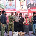 Peringati Sumpah Pemuda, Dihadiri Pangdam dan Kapolda Sulsel Diatas Panggung Tak Nampak Jas KNPI FOTO: Panglima Kodam (Pangdam) XIV, Mayor Jenderal (Mayjen) TNI Bangun Nawoko dan Kapolda Sulsel, Inspektur Jenderal Polisi Dr. M. Awal Chairuddin hadir di Peringatan sumpah pemuda ke 98 tahun di sulawesi selatan (Sulsel) berlangsung di Monumen Mandala di Jalan Jenderal Soedirman, Makassar, Rabu (28/10/2026). (ist)
