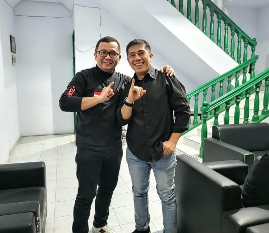 Daeng Ical Dorong Regulasi Siber Inklusif, Juru Bahasa Isyarat Diminta Wajib di Siaran Berita FOTO: Anggota DPR RI asal Sulawesi Selatan, Syamsu Rizal MI alias Daeng Ical bersama Perwakilan Ballak Inklusi, Abdul Rahman Daeng Gus Dur.