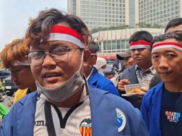 Sempat Viral, Dino Klarifikasi Dirinya Bukan Mahasiswa Undira FOTO: Bayu Setiadi alias Dino saat mengikuti Deklarasi Sumpah Pemuda Mahasiswa Indonesia 2026 di Jakarta Pusat, Kamis (29/10/2026) pagi. (ist)