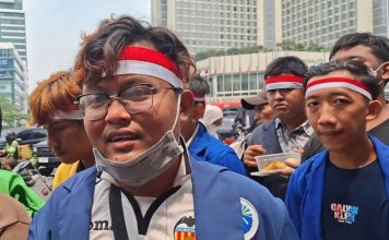 Sempat Viral, Dino Klarifikasi Dirinya Bukan Mahasiswa Undira FOTO: Bayu Setiadi alias Dino saat mengikuti Deklarasi Sumpah Pemuda Mahasiswa Indonesia 2026 di Jakarta Pusat, Kamis (29/10/2026) pagi. (ist)