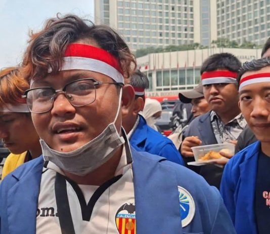 Sempat Viral, Dino Klarifikasi Dirinya Bukan Mahasiswa Undira FOTO: Bayu Setiadi alias Dino saat mengikuti Deklarasi Sumpah Pemuda Mahasiswa Indonesia 2026 di Jakarta Pusat, Kamis (29/10/2026) pagi. (ist)