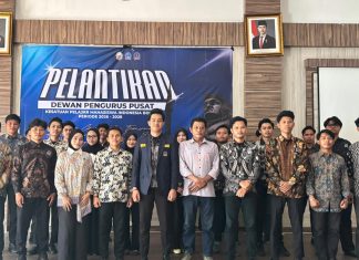 Resmi Dilantik, DPP KEPMI Bone di Bawah Kepemimpinan Muh. Khaidir Siapkan Langkah Transformasi Organisasi FOTO: Dewan Pengurus Pusat Kerukunan Pelajar Mahasiswa Indonesia Bone (DPP KEPMI Bone) resmi melaksanakan pelantikan pengurus di Aula Kantor DPD RI Perwakilan Sulawesi Selatan, Sabtu (31/10/2026).