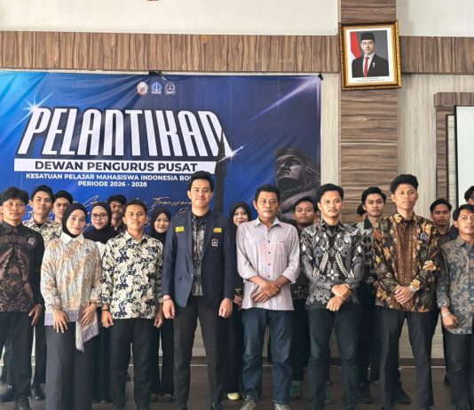 Resmi Dilantik, DPP KEPMI Bone di Bawah Kepemimpinan Muh. Khaidir Siapkan Langkah Transformasi Organisasi FOTO: Dewan Pengurus Pusat Kerukunan Pelajar Mahasiswa Indonesia Bone (DPP KEPMI Bone) resmi melaksanakan pelantikan pengurus di Aula Kantor DPD RI Perwakilan Sulawesi Selatan, Sabtu (31/10/2026).