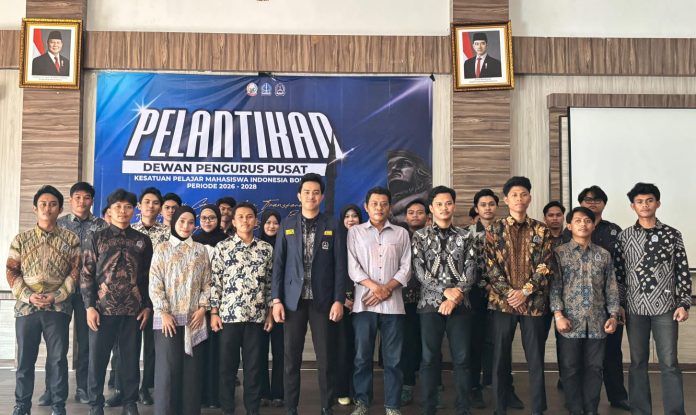 FOTO: Dewan Pengurus Pusat Kerukunan Pelajar Mahasiswa Indonesia Bone (DPP KEPMI Bone) resmi melaksanakan pelantikan pengurus di Aula Kantor DPD RI Perwakilan Sulawesi Selatan, Sabtu (31/10/2026). FOTO: Dewan Pengurus Pusat Kerukunan Pelajar Mahasiswa Indonesia Bone (DPP KEPMI Bone) resmi melaksanakan pelantikan pengurus di Aula Kantor DPD RI Perwakilan Sulawesi Selatan, Sabtu (31/10/2026).
