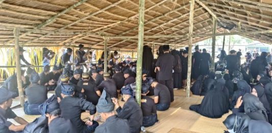 Bupati Bulukumba Hadiri Ritual Addingingi Rangkaian Kegiatan Festival Pinisi XVI Tahun 2026 FOTO: Bupati Bulukumba, H. Andi Muhtar Ali Yusuf, menghadiri ritual Addingingi yang menjadi salah satu rangkaian kegiatan Festival Pinisi XVI Tahun 2026. Ritual adat masyarakat Kajang tersebut berlangsung di Lapangan Desa Tambangan, Kamis (15/10/2026). (ist)